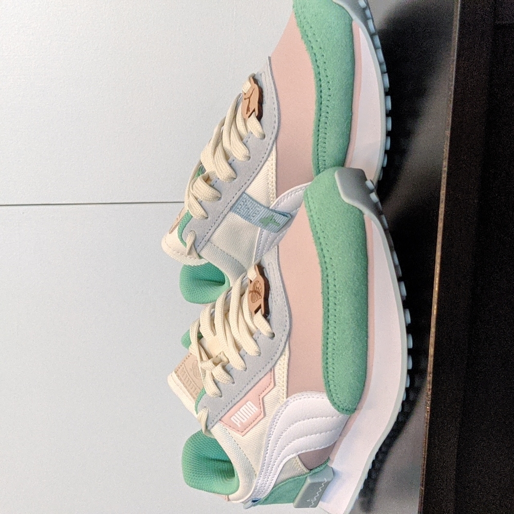 GIRLS' BIG KIDS' PUMA X ANIMAL CROSSING: NEW HORIZONS FUTURE RIDER CASUAL SHOES